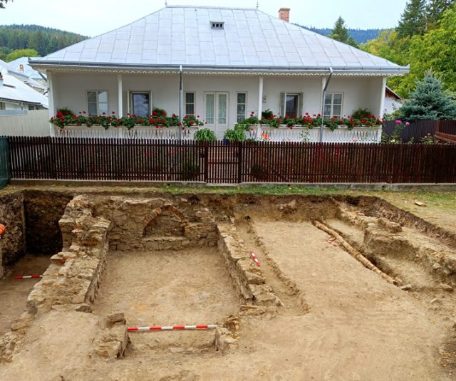 Comorile ascunse din Parcul Vânători-Neamț: sare veche de 8.000 de ani, cetăți preistorice și morminte antice parc arheologic vanatori neamt 2 resize
