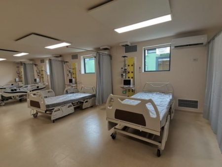 Radiografia spitalelor din Neamț: paturi, pacienți, medici și o comparație deranjantă cu Bacăul pat spital