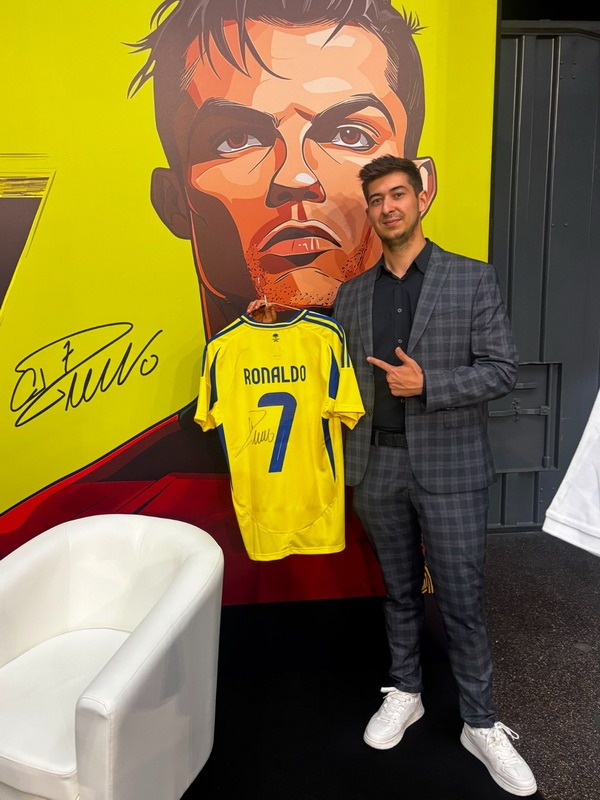 Povestea unui pietrean cu o licență inedită, Master in Football Business, la Academia Johan Cruyff de la FC Barcelona 3 sebastian ungureanu 3 resize