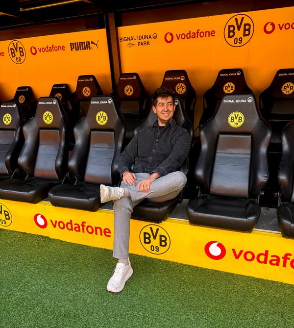 Povestea unui pietrean cu o licență inedită, Master in Football Business, la Academia Johan Cruyff de la FC Barcelona 5 sebastian ungureanu 5 resize