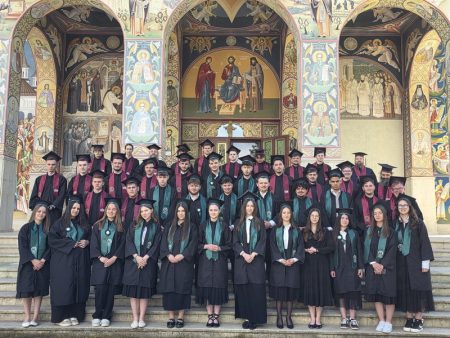 FOTO Promovabilitate 100% la Bacalaureat, pentru al patrulea an consecutiv, la Seminarul Teologic „Veniamin Costachi” de la Mănăstirea Neamț seminar veniamin costachi 1 resize