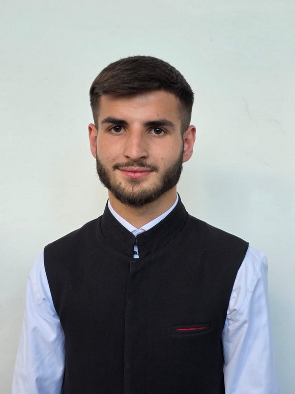 „Am găsit la Mănăstirea Neamț un loc pe care astăzi îl numesc, fără ezitare, acasă” / Interviu cu Plantus Illia, unul dintre absolvenții de excepție ai Seminarului Teologic Ortodox „Veniamin Costachi” de la Mănăstirea Neamț 2 seminarist plantus 2 resize