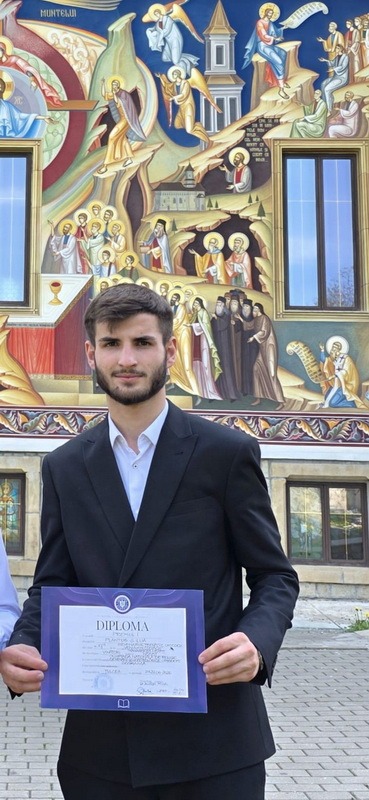 „Am găsit la Mănăstirea Neamț un loc pe care astăzi îl numesc, fără ezitare, acasă” / Interviu cu Plantus Illia, unul dintre absolvenții de excepție ai Seminarului Teologic Ortodox „Veniamin Costachi” de la Mănăstirea Neamț seminarist plantus 3 resize