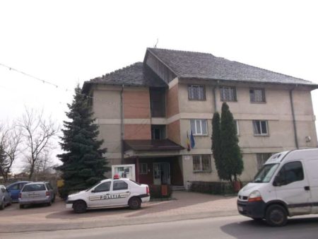 Politie Tg Neamt - Tupeu maxim la Târgu-Neamț: furt chiar în parcarea din fața sediului Poliției