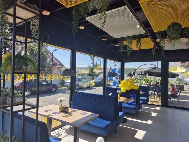 Video-Foto. „Caffegia” din Vânători-Neamț și-a inaugurat noua terasă: un spațiu modern pentru cafea, gustări și momente de relaxare 15 WhatsApp Image 2026 08 01 at 14.49.59 1