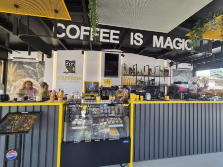 Video-Foto. „Caffegia” din Vânători-Neamț și-a inaugurat noua terasă: un spațiu modern pentru cafea, gustări și momente de relaxare WhatsApp Image 2026 08 01 at 14.50.02