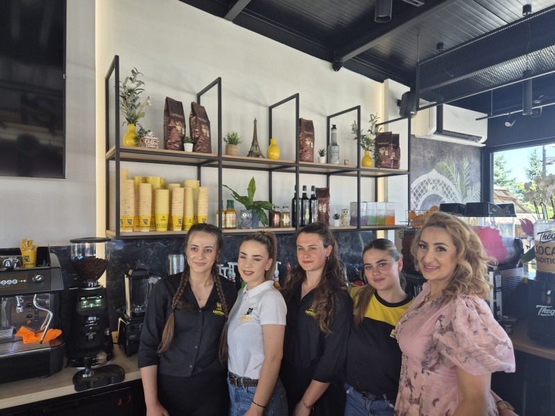 Video-Foto. „Caffegia” din Vânători-Neamț și-a inaugurat noua terasă: un spațiu modern pentru cafea, gustări și momente de relaxare 5 WhatsApp Image 2026 08 01 at 14.50.03 3
