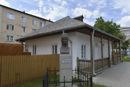 137 de ani de la moartea Veronicăi Micle. La Târgu Neamț este unicul muzeu dedicat muzei lui Eminescu WhatsApp Image 2026 08 04 at 14.38.45 1