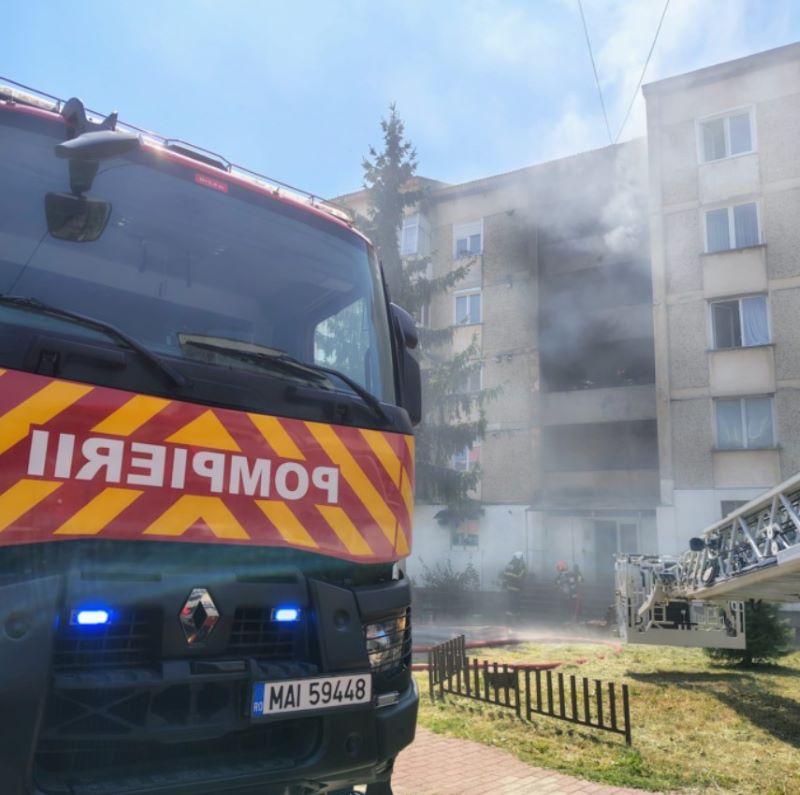 VIDEO-FOTO. Incendiu la un bloc din cartierul Mărăței, Piatra Neamț 3 WhatsApp Image 2026 08 05 at 13.15.17