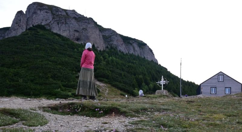 FOTO. Sărbătoarea muntelui Ceahlău - imagini de la primele ore ale dimineații: pelerinii și muntele 1 WhatsApp Image 2026 08 06 at 08.17.14 1