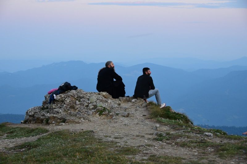 FOTO. Sărbătoarea muntelui Ceahlău - imagini de la primele ore ale dimineații: pelerinii și muntele 6 WhatsApp Image 2026 08 06 at 08.17.15 2