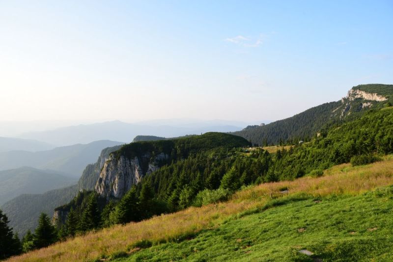 FOTO. Sărbătoarea muntelui Ceahlău - imagini de la primele ore ale dimineații: pelerinii și muntele 5 WhatsApp Image 2026 08 06 at 08.17.15 3