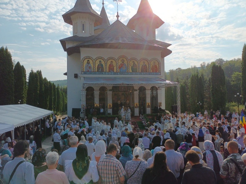 VIDEO-FOTO. Sărbătoare la Mănăstirea Sihăstria - hramul bisericii noi, Sfânta Teodora de la Sihla 2 WhatsApp Image 2026 08 07 at 09.27.29 3