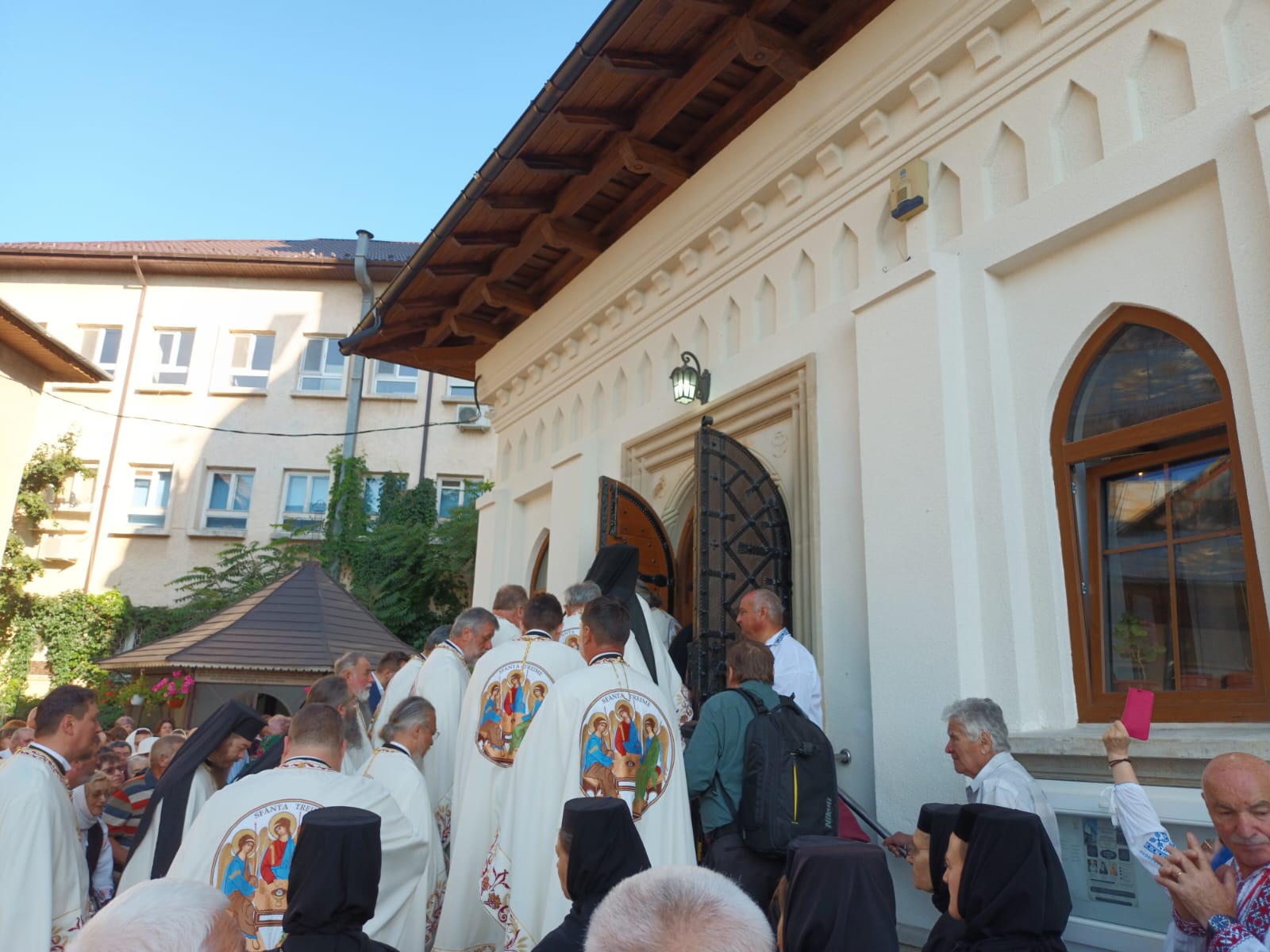 VIDEO-FOTO. Resfințirea bisericii „Sfântul Ioan Botezătorul” din cartierul Mărăței, Piatra Neamț 7 WhatsApp Image 2026 08 09 at 08.47.27