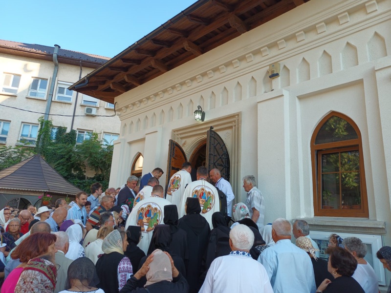 VIDEO-FOTO. Resfințirea bisericii „Sfântul Ioan Botezătorul” din cartierul Mărăței, Piatra Neamț 8 WhatsApp Image 2026 08 09 at 08.47.28 1