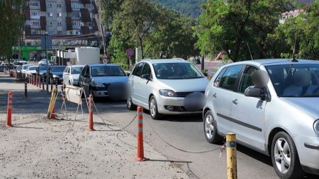VIDEO. Coadă de mașini până-n stradă la intrarea în parcarea inteligentă a SJU Piatra-Neamț WhatsApp Image 2026 08 11 at 11.50.07