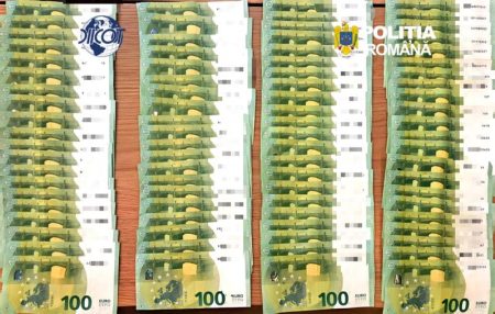Bani de 100 de euro confiscati în cadrul perchezițiilor.