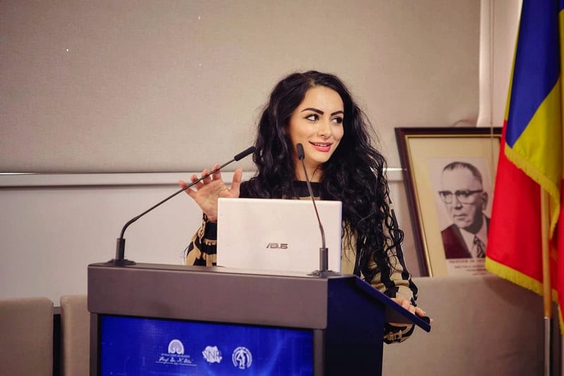 alexandra serban 3 resize - Alexandra Șerban, medic rezident neurolog: „Visul meu a început la 10 ani, după ce mi-am pierdut bunicul”