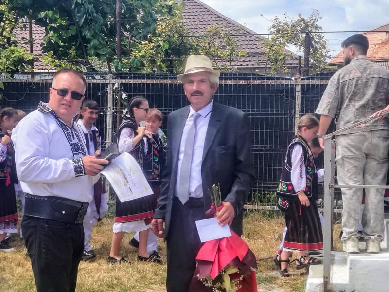 Ziua comunei Bozieni – sărbătoarea plină de energie a comunității! 4 bozieni daniel enache cu tatal - Ziua comunei Bozieni – sărbătoarea plină de energie a comunității!