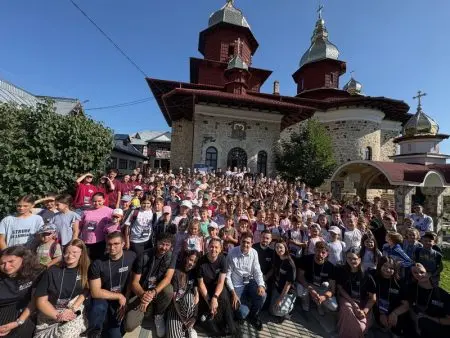 „Dăruind vei dobândi!” – peste 300 de participanți, 4 zile de credință, prietenie și bucurie la Tabăra de creație de la Filioara Agapiei / Biserica Vie sunt Oamenii! filioara 2026 25 resize