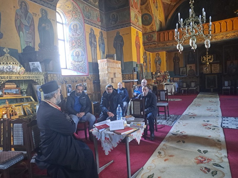 „Dăruind vei dobândi!” - peste 300 de participanți, 4 zile de credință, prietenie și bucurie la Tabăra de creație de la Filioara Agapiei / Biserica Vie sunt Oamenii! 16 filioara discutii in biserica 02 resize