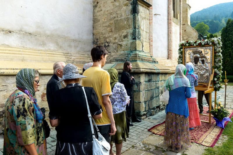 icoana sfanta ana mmb resize - Turism ecumenic / Istorii și legende despre icoanele făcătoare de minuni de la mănăstirile din Munții Neamțului