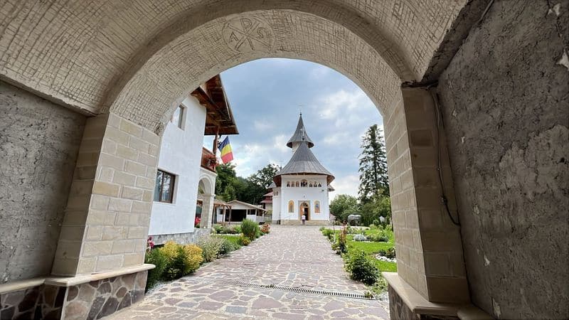 Turism ecumenic / Istorii și legende despre icoanele făcătoare de minuni de la mănăstirile din Munții Neamțului 6 manastirea bisericanilor - Turism ecumenic / Istorii și legende despre icoanele făcătoare de minuni de la mănăstirile din Munții Neamțului