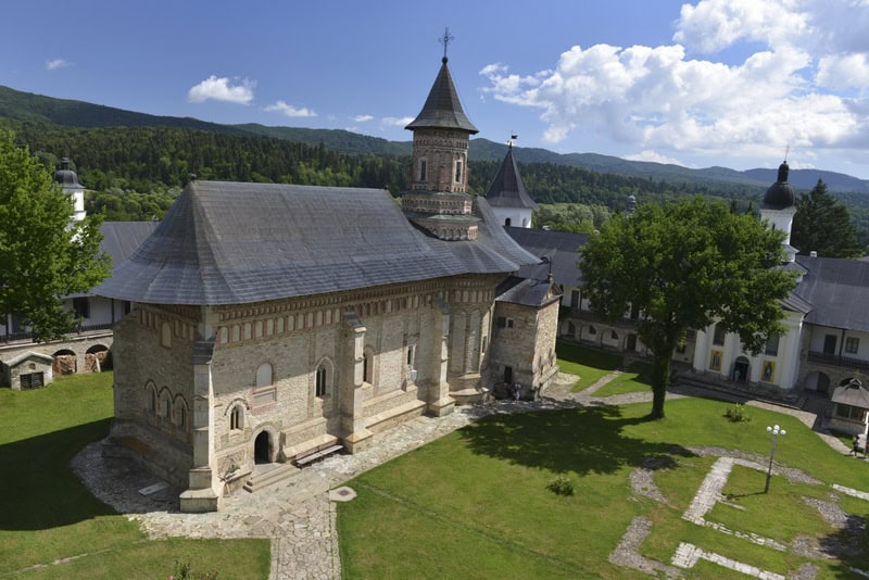 Turism ecumenic / Istorii și legende despre icoanele făcătoare de minuni de la mănăstirile din Munții Neamțului 7 manastirea neamt monument resize - Turism ecumenic / Istorii și legende despre icoanele făcătoare de minuni de la mănăstirile din Munții Neamțului