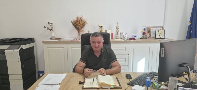 tibucaniprimarrusu1 resize - „Suntem o echipă tânără, colaborăm eficient, suntem uniți, dedicându-ne intereselor comunității” / interviu cu Ioan Rusu, primarul comunei Țibucani