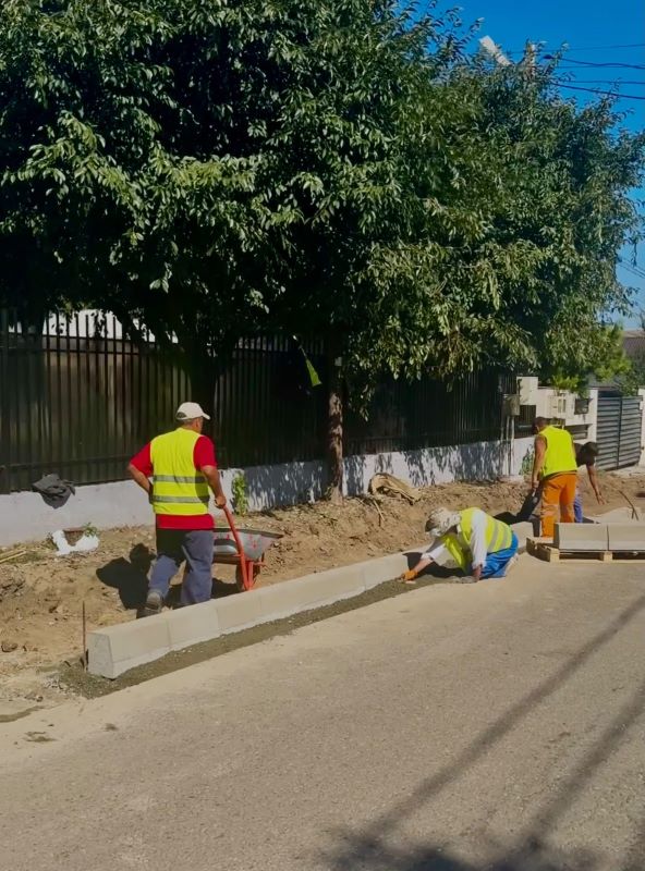 Lucrări de reabilitare pe strada Ion Ionescu de la Brad din Piatra Neamț.