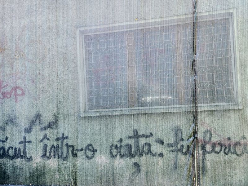 Video-Foto. Piatra-Neamț. O universitate din Iași ține o clădire abandonată în centrul orașului