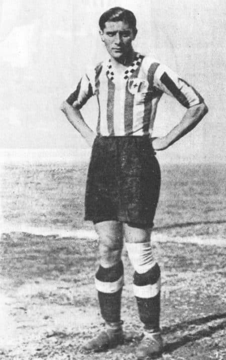O istorie romanţată a beţiei (IV). Fotbal şi alcool la români O istorie romanţată a beţiei (IV). Fotbal şi alcool la români