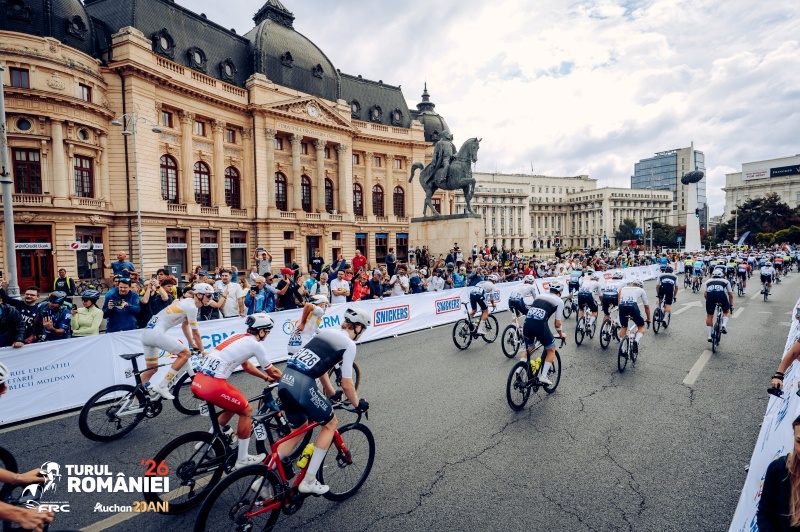 Turul României 2026 a cucerit inimile românilor și a crescut spectaculos: de zece ori mai mulți spectatori pe traseu, peste 2.500 de participanți la competițiile conexe și peste 3.000 de preluări în mass-media 3 Turul României 2026 a cucerit inimile românilor și a crescut spectaculos: de zece ori mai mulți spectatori pe traseu, peste 2.500 de participanți la competițiile conexe și peste 3.000 de preluări în mass-media