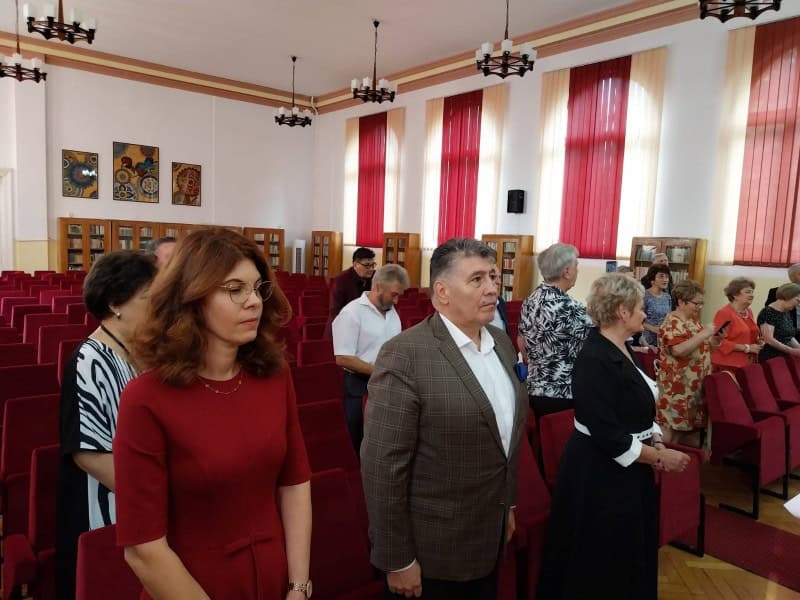 FOTO. Moment emoționant: revederea celei de-a 100-a promoții de la Colegiul Național „Roman Vodă”