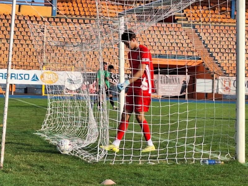 O nouă umilință pentru CSM Ceahlăul. La Piatra Neamț, Bradul Putna s-a impus categoric 2 O nouă umilință pentru CSM Ceahlăul. La Piatra Neamț, Bradul Putna s-a impus categoric