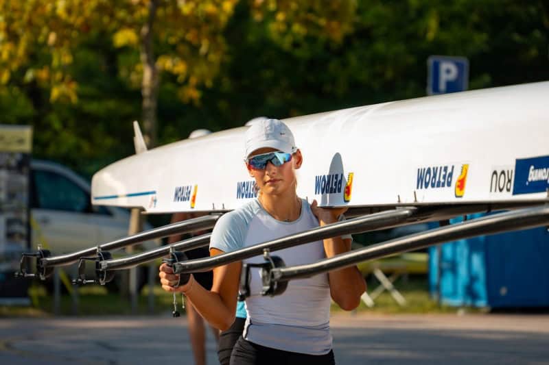 Canotoare de la CS Ceahlăul Piatra Neamț, campioane europene. Adversarii lor au fost și cu 4-5 ani mai mari 3 Canotoare de la CS Ceahlăul Piatra Neamț, campioane europene. Adversarii lor au fost și cu 4-5 ani mai mari