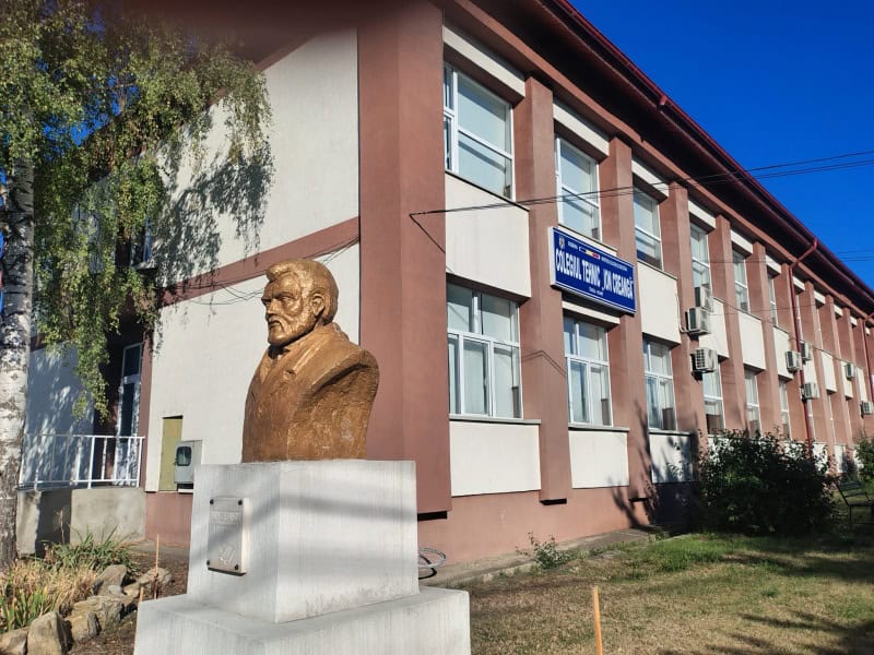 Video-Foto. Târgu-Neamț. Reportajul zilei. Cum gestionează autoritățile criza apei în unitățile de învățământ 4 Video-Foto. Târgu-Neamț. Reportajul zilei. Cum gestionează autoritățile criza apei în unitățile de învățământ