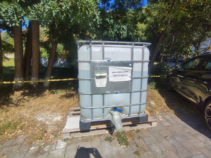 Rezervor de apă improvizat pentru spitalul din Târgu Neamț.