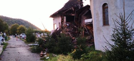 VIDEO-FOTO. Vechea biserică din cimitirul Pietricica din Piatra-Neamț s-a surpat Clădirea bisericii din cimitirul Pietricica s-a surpat parțial.