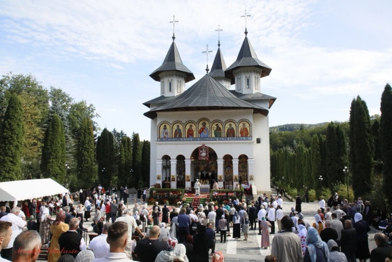 FOTO. Mănăstirea Sihăstria Neamțului, un colț de rai. Ipostaze superbe surprinse de aparatul foto al unui preot 3 FOTO. Mănăstirea Sihăstria Neamțului, un colț de rai. Ipostaze superbe surprinse de aparatul foto al unui preot