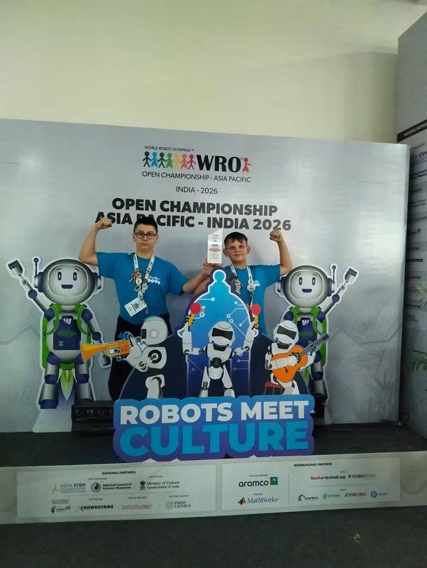 Video-Foto. Echipa “ArtBot” -“Eu codez” Piatra-Neamț - locul 4 mondial la World Robot Olympiad, India 2 Video-Foto. Echipa “ArtBot” -“Eu codez” Piatra-Neamț - locul 4 mondial la World Robot Olympiad, India