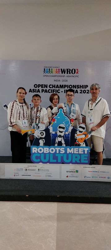 Video-Foto. Echipa “ArtBot” -“Eu codez” Piatra-Neamț - locul 4 mondial la World Robot Olympiad, India 6 Video-Foto. Echipa “ArtBot” -“Eu codez” Piatra-Neamț - locul 4 mondial la World Robot Olympiad, India