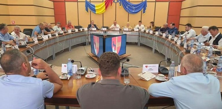 CJ Neamț a votat încetarea mandatelor lui Vlad Grigorean, Dumitru Acatrinei și Dragoș Chitic. „Asta-i legea gândită de mai marii noștri!” CJ Neamț a votat încetarea mandatelor lui Vlad Grigorean, Dumitru Acatrinei și Dragoș Chitic. „Asta-i legea gândită de mai marii noștri!”