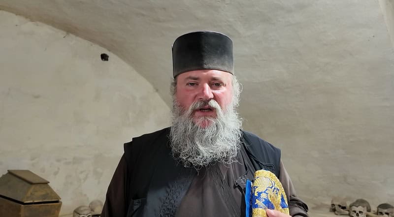 Osuarul unic cu craniile călugărilor de la Mănăstirea Neamţ / Legenda  craniului iubitei lui Puşkin, Calipso