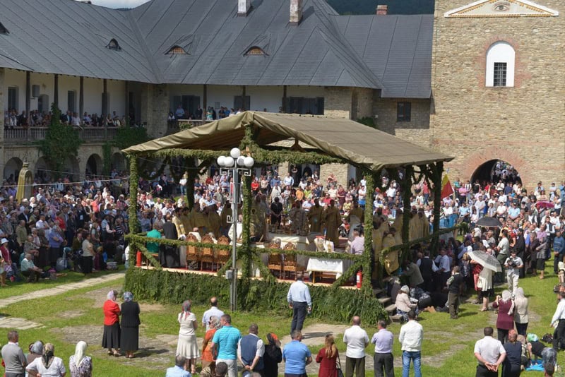 Osuarul unic cu craniile călugărilor de la Mănăstirea Neamţ / Legenda  craniului iubitei lui Puşkin, Calipso