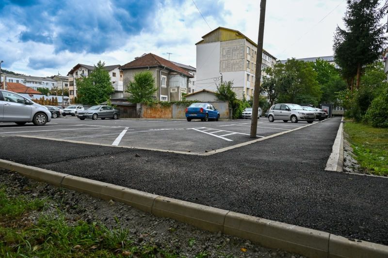 Lucrări edilitare la Piatra Neamț. Parcări și alei, refăcute total în cartierul Precista