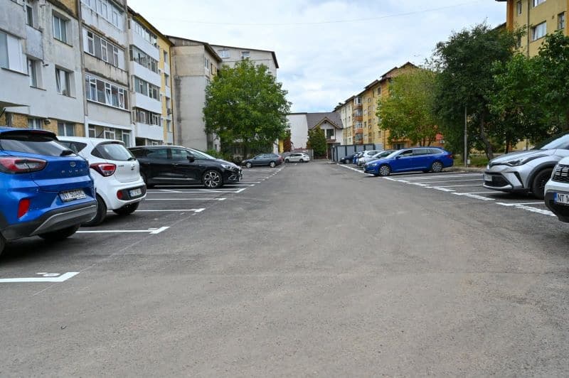 Lucrări edilitare la Piatra Neamț. Parcări și alei, refăcute total în cartierul Precista