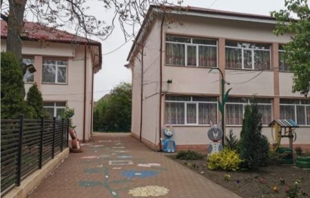 Târgu-Neamț. Gâlceavă între îngrijitoare la Grădinița nr. 1