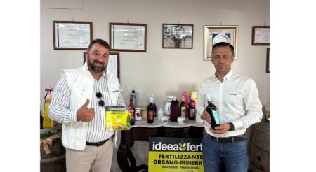 Dan Grădinaru prezintă un produs agricol inovator din Neamț.