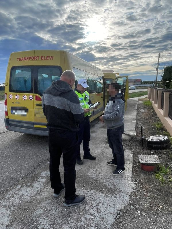 Ce au descoperit polițiștii la transportul elevilor. Acțiunea TRUCK&BUS: 27 de amenzi și două indisponibilizări!